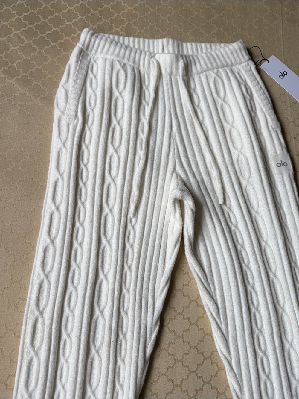NWT ALO Yoga White Cable Knit Winter Bliss Pant Jogger Sweatpant Size Large - Picture 2 of 11
